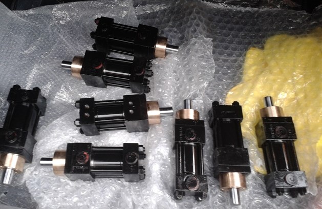 Repaired Parker hydraulic cylinders