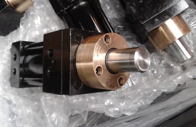 Parker hydraulic cylinders repaired.